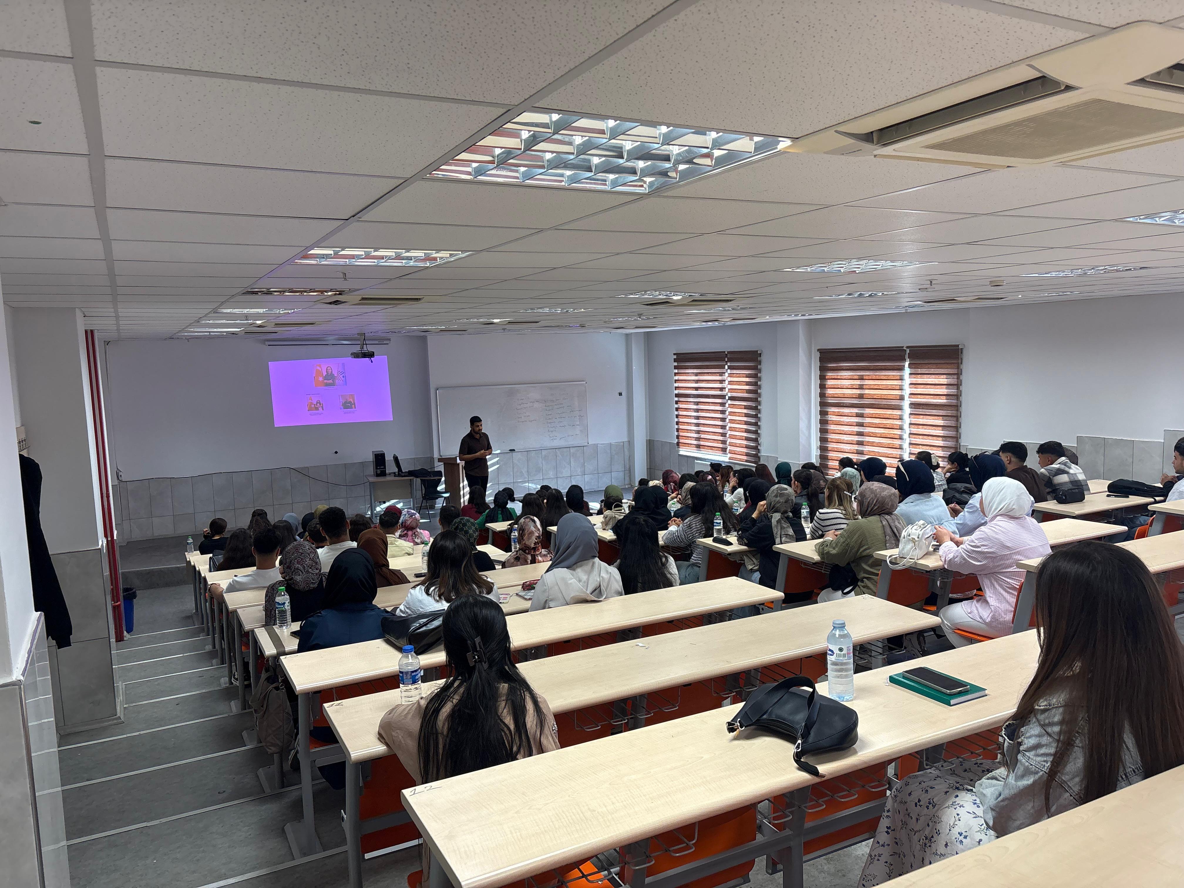 Yaşlı Bakımı Programı Öğrencilerine Oryantasyon Eğitimi